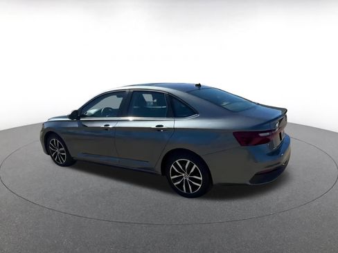 Used 2025 Volkswagen Jetta SE image 10