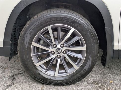 Used 2019 Toyota Highlander SE image 30
