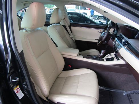 Used 2016 Lexus ES 350 w/ Premium Package w/Wood Trim FWD image 12