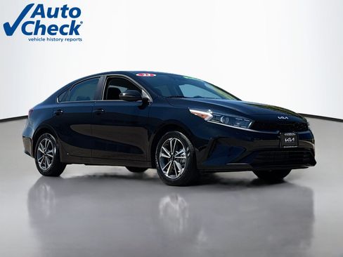 Used 2023 Kia Forte LXS w/ LXS Technology Package FWD image 1