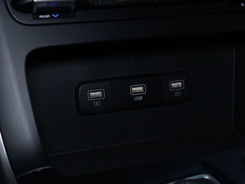 Used 2024 Kia Carnival LX FWD image 28