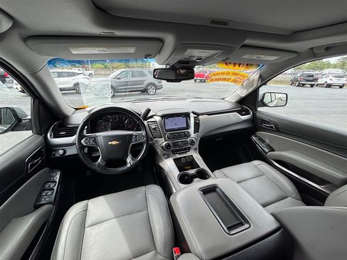Used 2019 Chevrolet Suburban LT w/ Luxury Package image 15