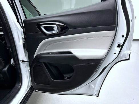 Used 2024 Jeep Compass Limited image 17