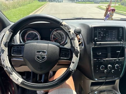 Used 2018 Dodge Grand Caravan SXT FWD image 7