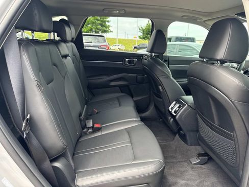Used 2025 Kia Sorento S w/ Panoramic Sunroof Package FWD image 14