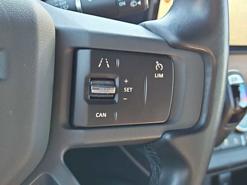 Used 2023 Land Rover Defender 90 X-Dynamic SE image 25