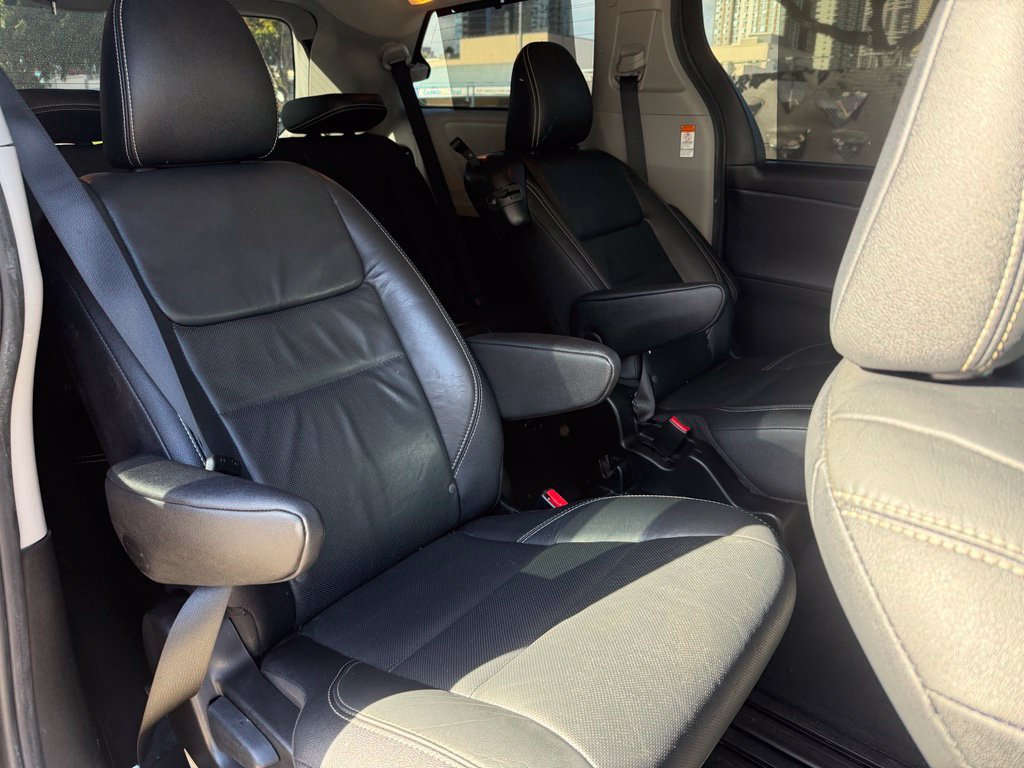 Used 2016 Toyota Sienna SE FWD image 15