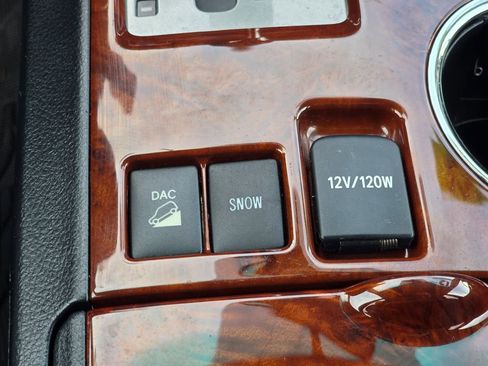 Used 2012 Toyota Highlander Limited w/ Tow Pkg image 18