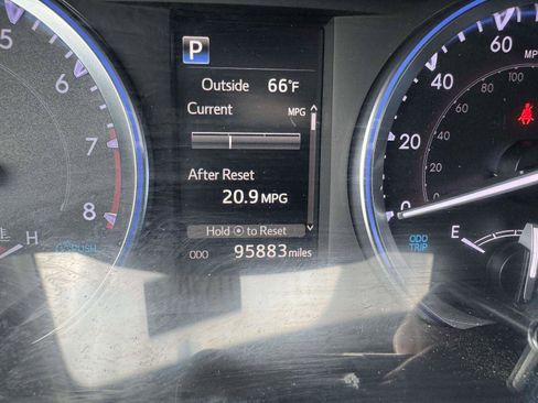 Used 2019 Toyota Highlander XLE AWD/4WD image 29