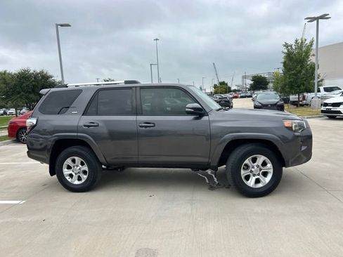 Used 2020 Toyota 4Runner SR5 Premium w/ Moonroof Package RWD image 2