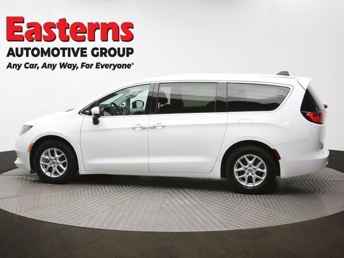 Used 2023 Chrysler Voyager LX image 61