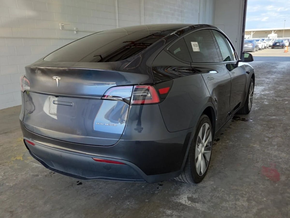 Used 2024 Tesla Model Y Long Range RWD image 3