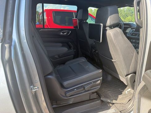 Used 2023 Chevrolet Suburban Z71 w/ Luxury Package image 4