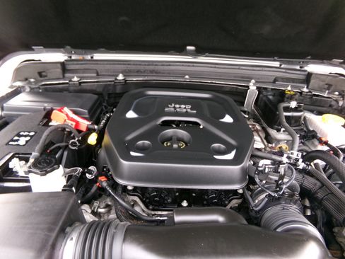 Used 2020 Jeep Wrangler Unlimited Sahara image 27