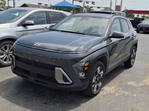 Used 2024 Hyundai Kona SEL AWD/4WD image 3