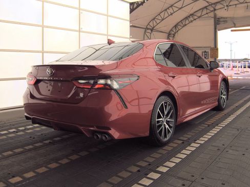 Used 2023 Toyota Camry SE w/ Cold Weather Package FWD image 4