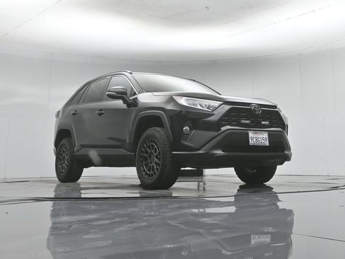 Used 2019 Toyota RAV4 XLE AWD/4WD image 46