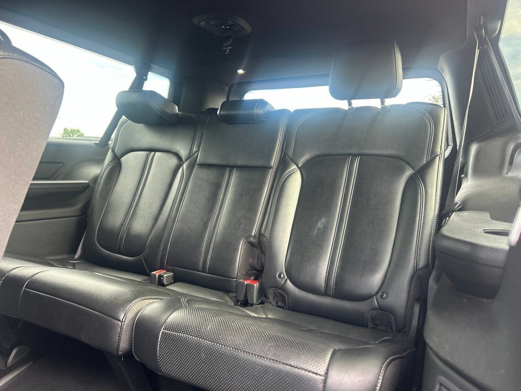Used 2024 Jeep Wagoneer L Series II w/ Flexible Seating Group AWD/4WD image 8