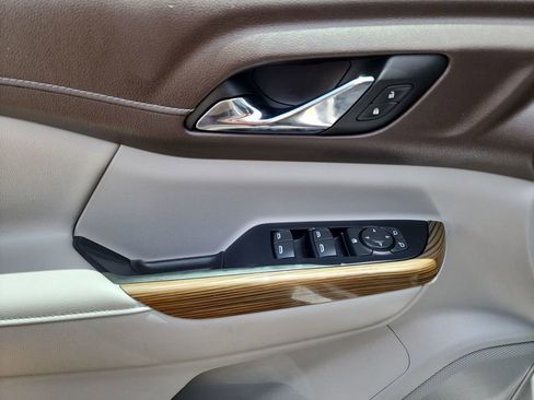 Used 2022 GMC Acadia SLE FWD image 14