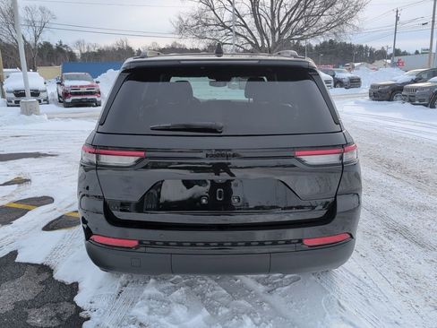 Used 2023 Jeep Grand Cherokee Altitude image 6