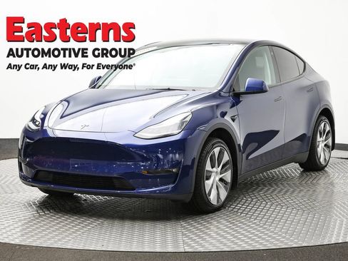 Used 2021 Tesla Model Y Long Range AWD/4WD image 1
