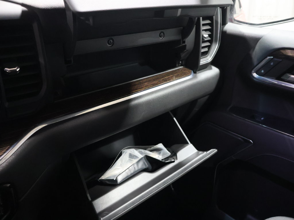 Used 2024 GMC Sierra 1500 Elevation w/ LPO, Elevation Black Package AWD/4WD image 32