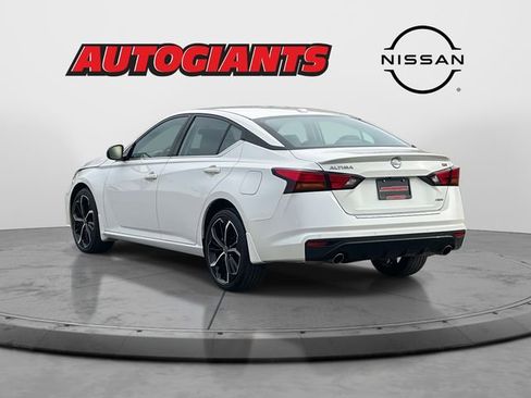 Used 2023 Nissan Altima 2.5 SR w/ SR Premium Package image 5
