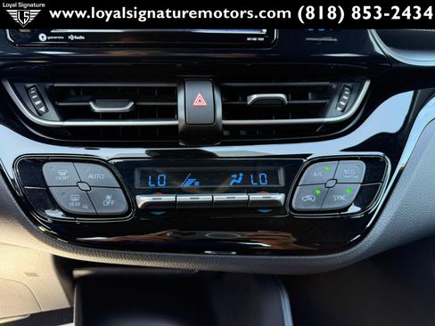 Used 2018 Toyota C-HR XLE FWD image 23