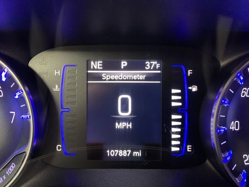 Used 2021 Chrysler Voyager LX image 33