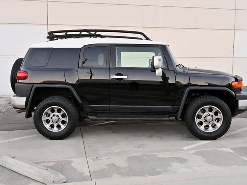 Used 2011 Toyota FJ Cruiser 4WD w/ Convenience Pkg image 8