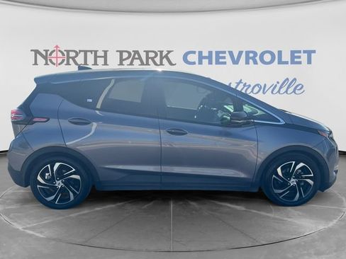 Certified 2022 Chevrolet Bolt LT w/ Infotainment Package FWD image 2