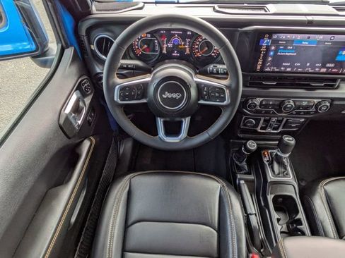 Used 2024 Jeep Wrangler Unlimited Sahara w/ Technology Group AWD/4WD image 16