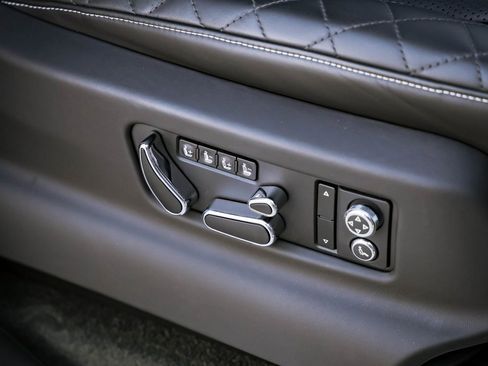 Used 2019 Bentley Bentayga image 26