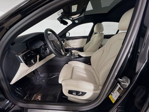 Used 2023 BMW 530i w/ Convenience Package image 21