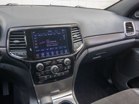 Used 2020 Jeep Grand Cherokee Altitude RWD image 24