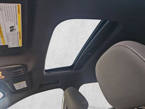 Certified 2025 Chevrolet Trax RS w/ Sunroof Package FWD image 15