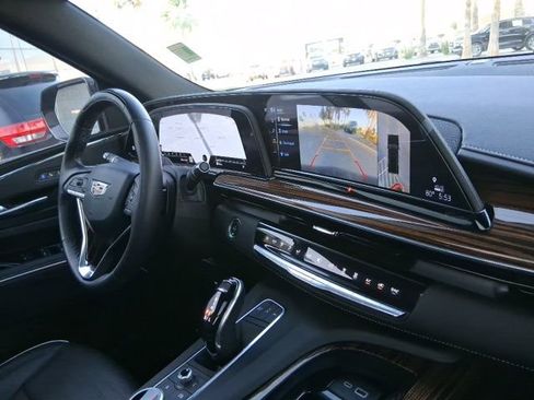 Used 2024 Cadillac Escalade Premium Luxury RWD image 16