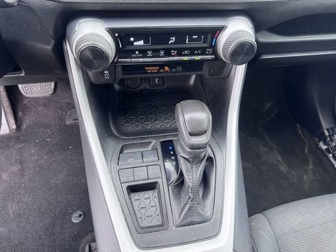 Used 2020 Toyota RAV4 LE FWD image 19