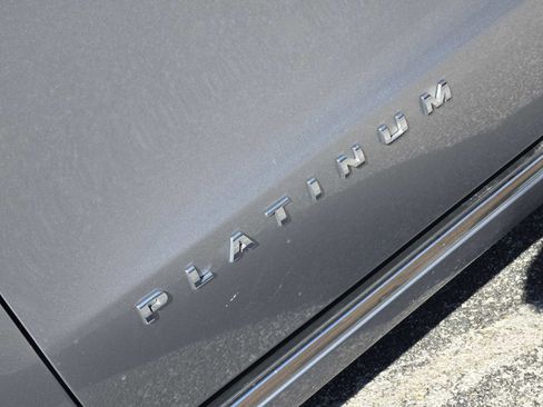 Used 2023 Ford Expedition Platinum image 11