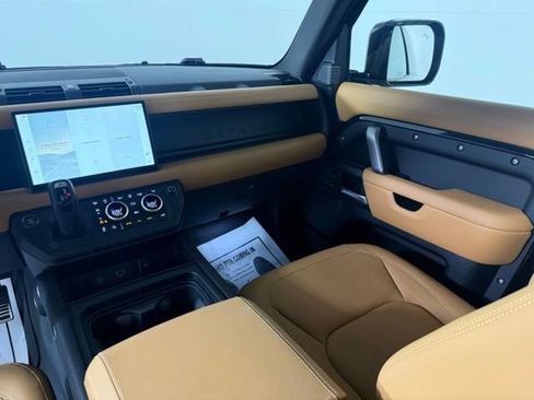 Used 2024 Land Rover Defender 90 V8 AWD/4WD image 23