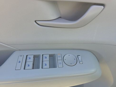 Used 2025 Hyundai Kona SEL image 19