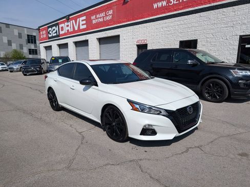 Used 2022 Nissan Altima 2.5 SR w/ Midnight Edition Package FWD image 1