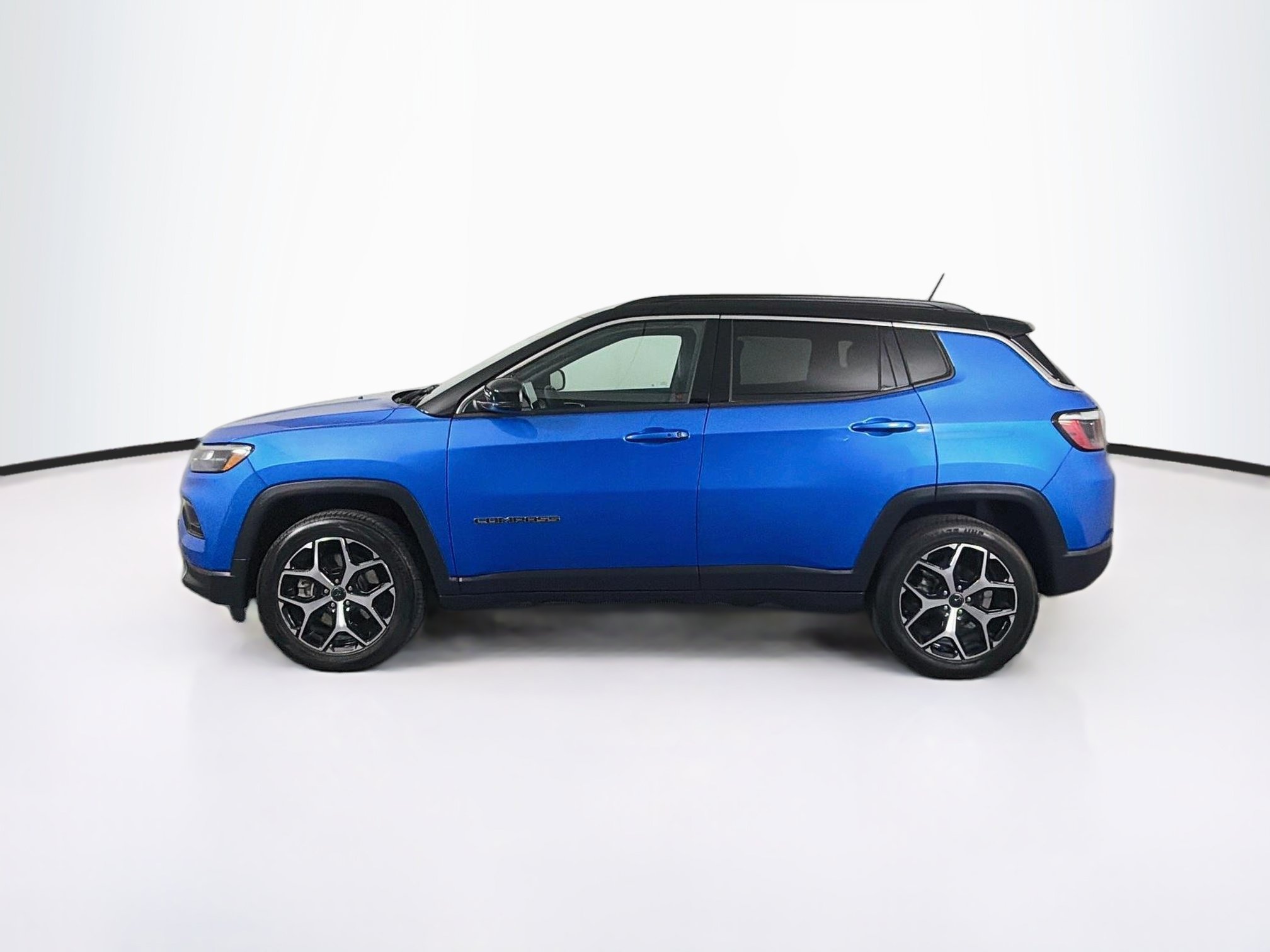 Used 2025 Jeep Compass Limited AWD/4WD image 4