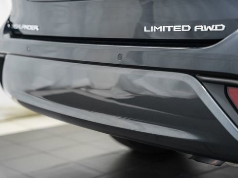 Used 2024 Toyota Highlander Limited AWD/4WD image 7