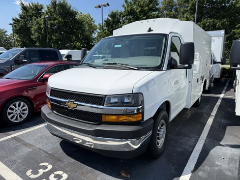 New 2025 Chevrolet Express 3500 w/ Power Convenience Package image 4
