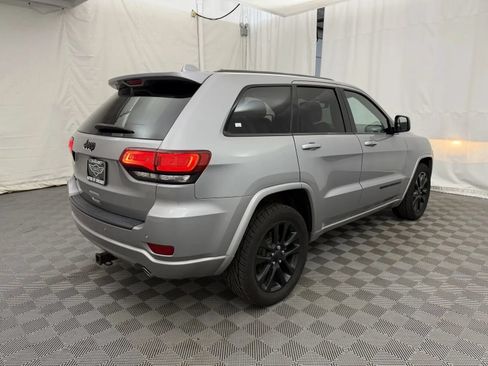Used 2018 Jeep Grand Cherokee Altitude AWD/4WD image 5
