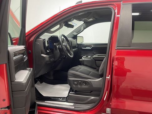 Used 2023 Chevrolet Silverado 1500 LT w/ Convenience Package II AWD/4WD image 2