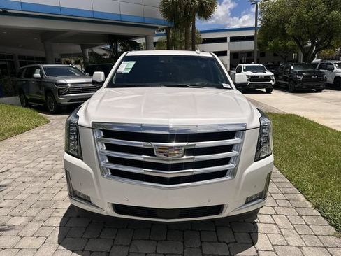 Used 2018 Cadillac Escalade Premium Luxury RWD image 18