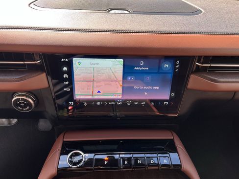 Used 2025 Lincoln Navigator Reserve image 24