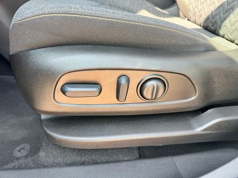 Used 2023 Chevrolet Equinox LT FWD image 8